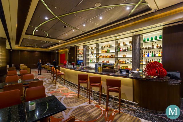 The Lounge and bar at Sheraton Manila Hotel