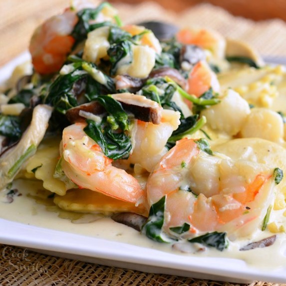 RAVIOLI WITH SEAFOOD, SPINACH & MUSHROOMS IN GARLIC CREAM SAUCE Dinner