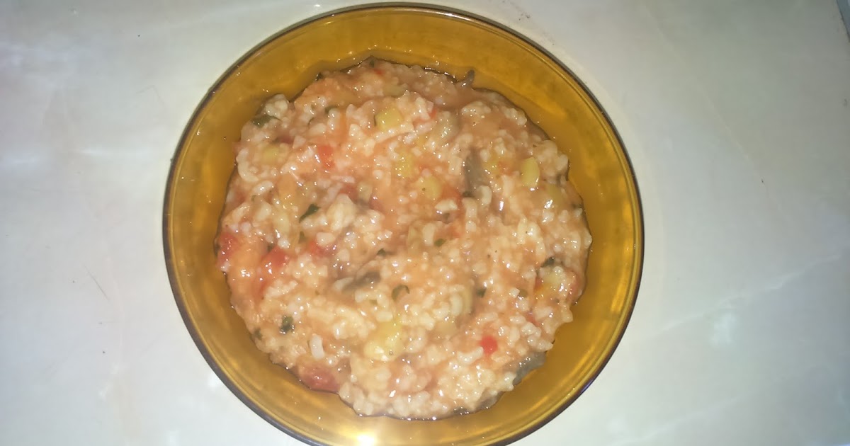 Zâmbet de copil Pilaf cu ciuperci și legume colorat