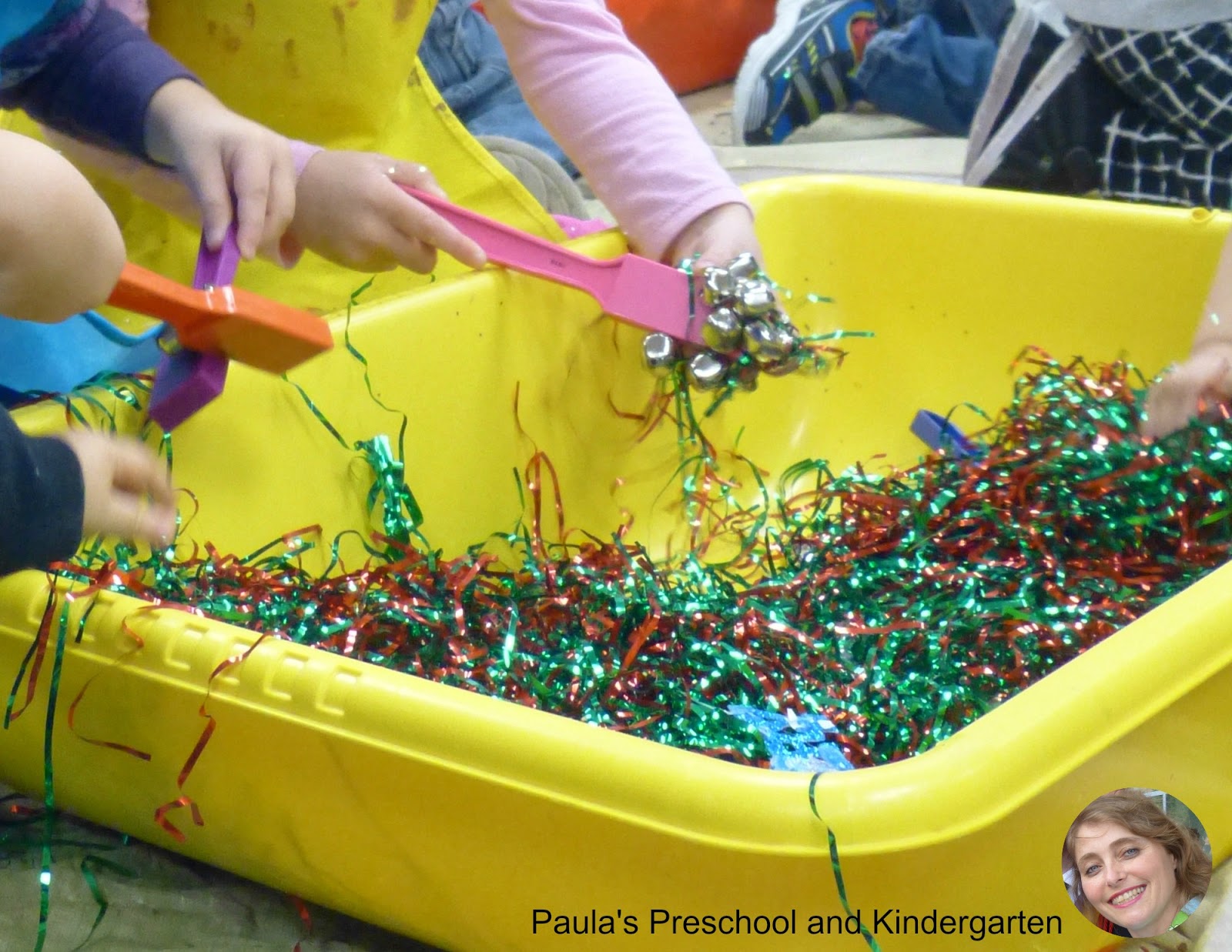 Paula's Primary Classroom Holiday sensory bins