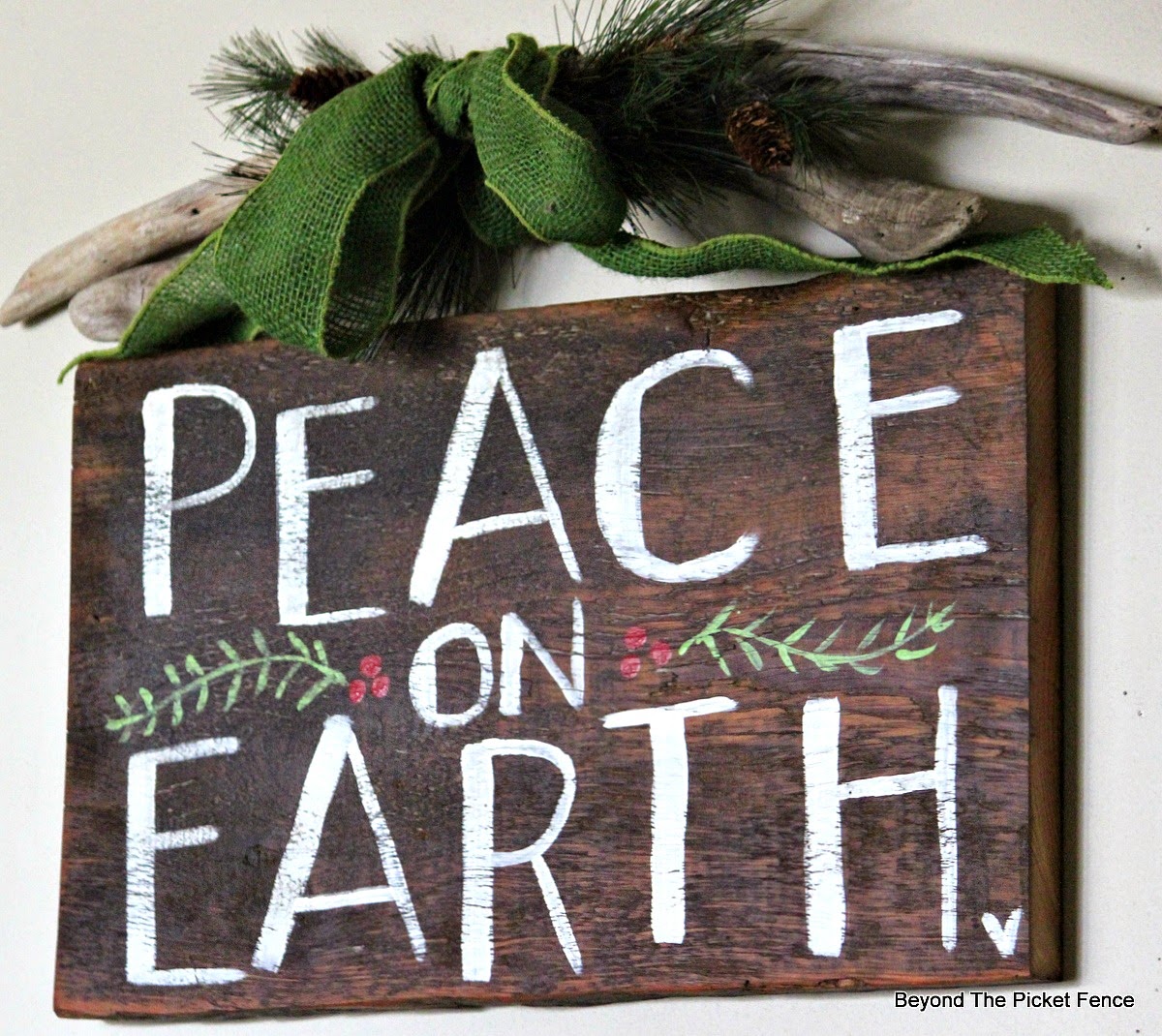 Hand Lettered Peace on Earth sign http://bec4-beyondthepicketfence.blogspot.com/2014/11/12-days-of-christmas-kick-off-with.html