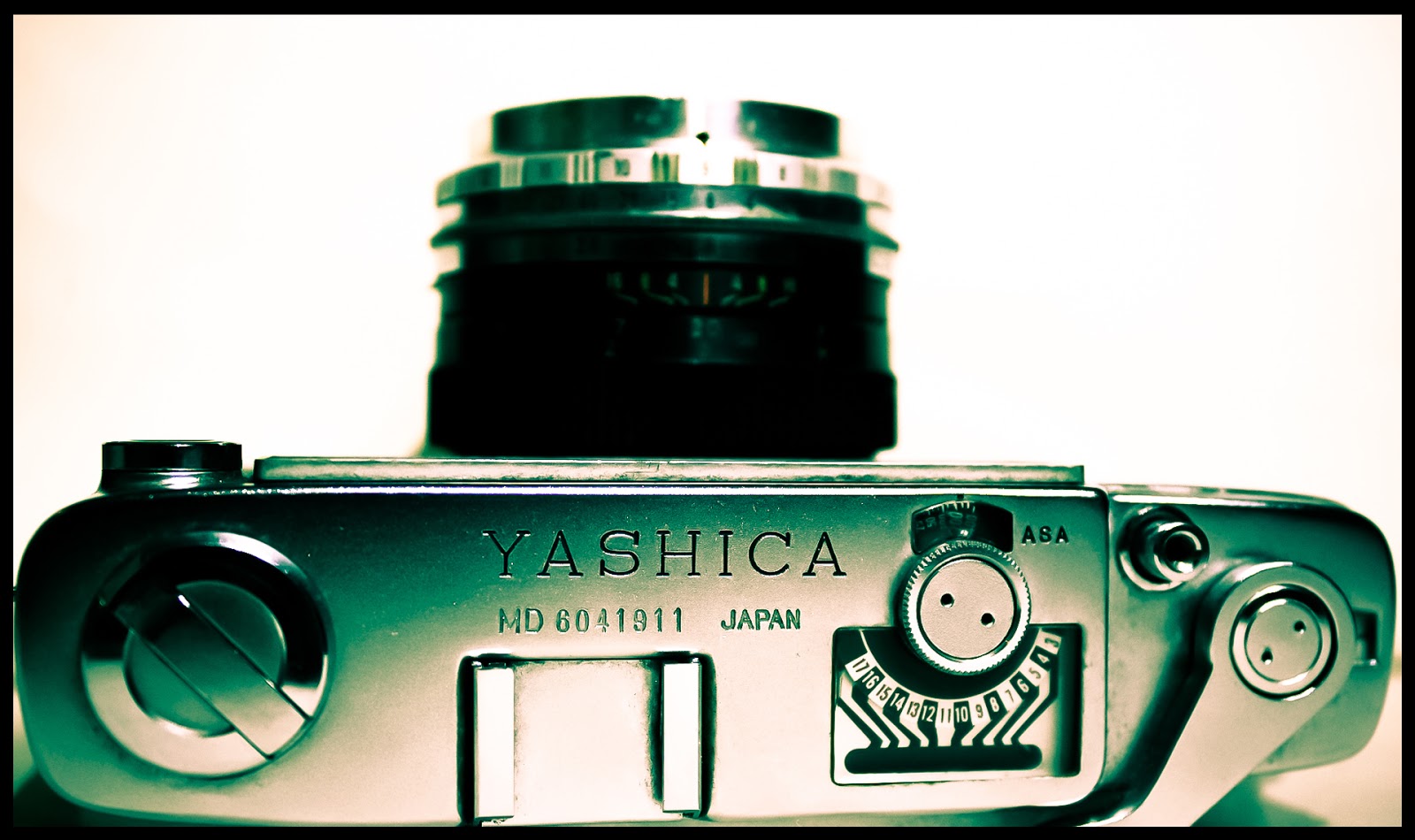 The Viewfinder Yashica Minister D