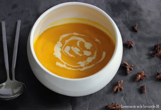 Crema de Auyama (Calabaza) y Zanahoria saborizada con Anís estrellado y Chocolate blanco