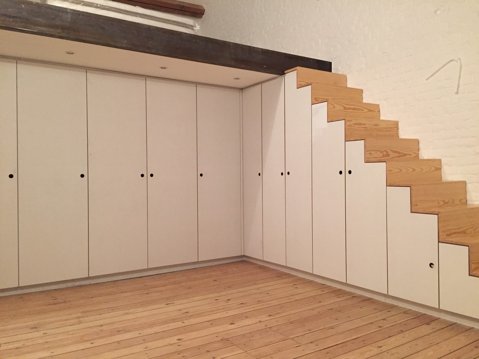 LJ Woodworks Placard en Agglo méla blanc, portes et finitions extérieures en Mdf prépeint