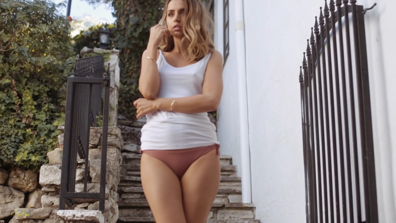 HD-AnaDeArmas-Makingof_01_13.jpg