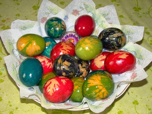 Oua marmorate cu iarba si coji de ceapa - Paste 2014
