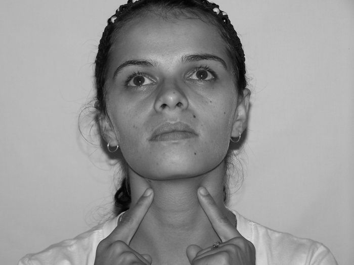 Non-Invasive Facelifts And Yoga Facial Exercises: Tone Away Neck Folds ...