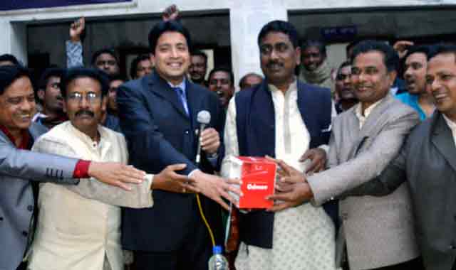 Alongi union AL won the highest vote award in Dhanate boat ধুনটে নৌকায় সর্বোচ্চ ভোটের পুরস্কার পেল এলাঙ্গী ইউনিয়ন আ.লীগ