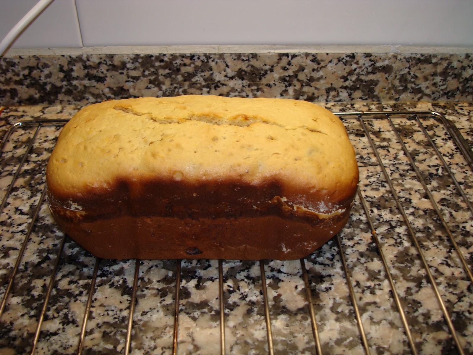 Сладкая выпечка в хлебопечке. Сладкий кулич в хлебопечке. Хлеб с большими дырками в хлебопечке. Тесто для пирогов в хлебопечке.