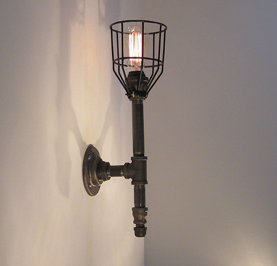 Desain lampu dinding menggunakan pipa besi bekas