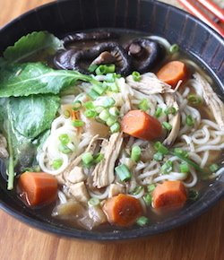 Chinese  Chicken Noodle Soup recipe by seasonwithspice.com