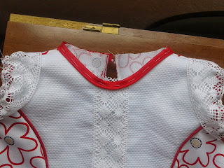 http://www.patronycostura.com/2014/03/tema-38-vestido-nina-corte-princesa.html?spref=fb