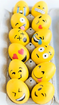 Emoticons on eggs 