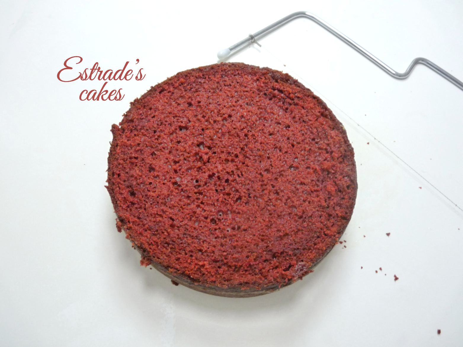 receta de redvelvet cheesecake - corte bizcocho