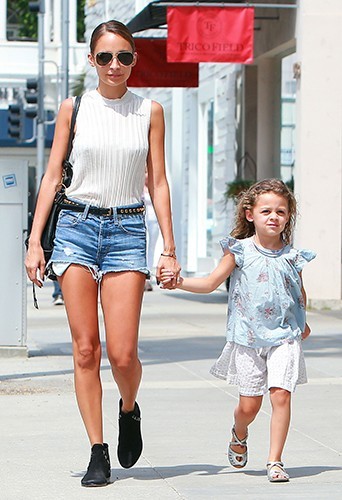 Nicole Richie: a duet ultra cute with his little mother-daughter Harlow!