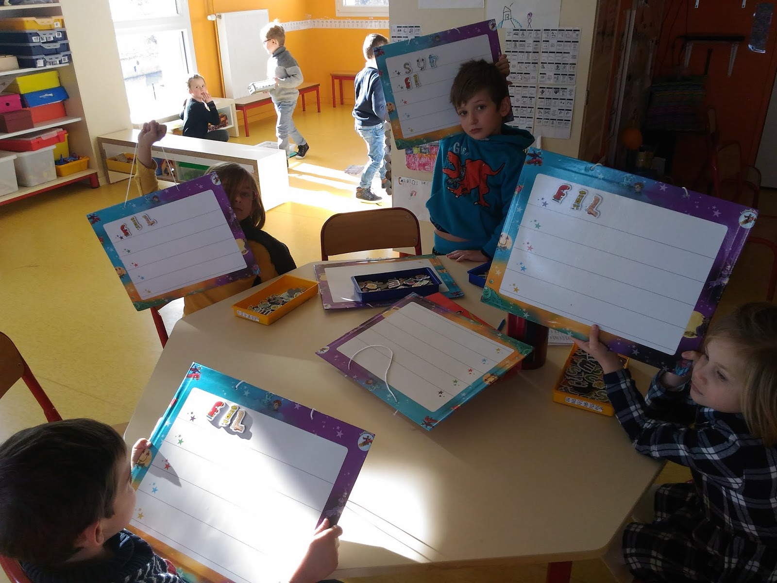 classe cycle maternelle "Arc en Ciel" école Saint Louis phonologie GS