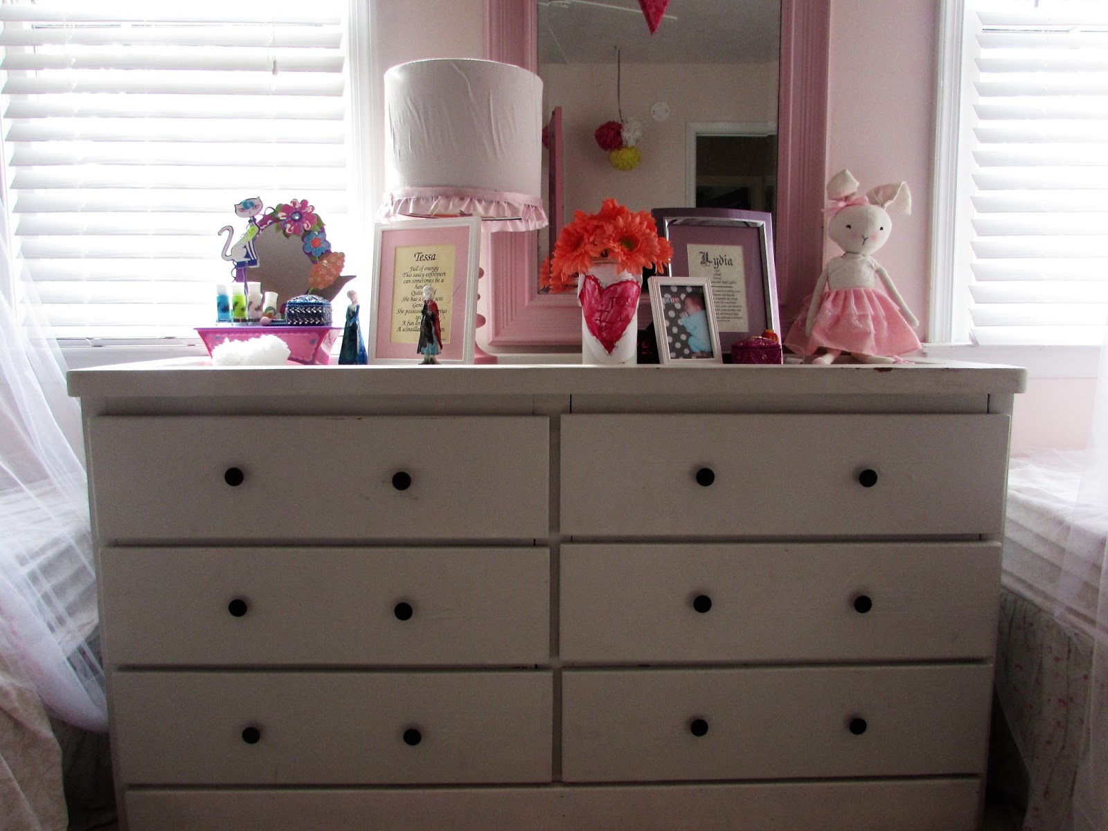 Loveolympiajune Adding Some Glam Glitter To Our Girl S Dresser Knobs