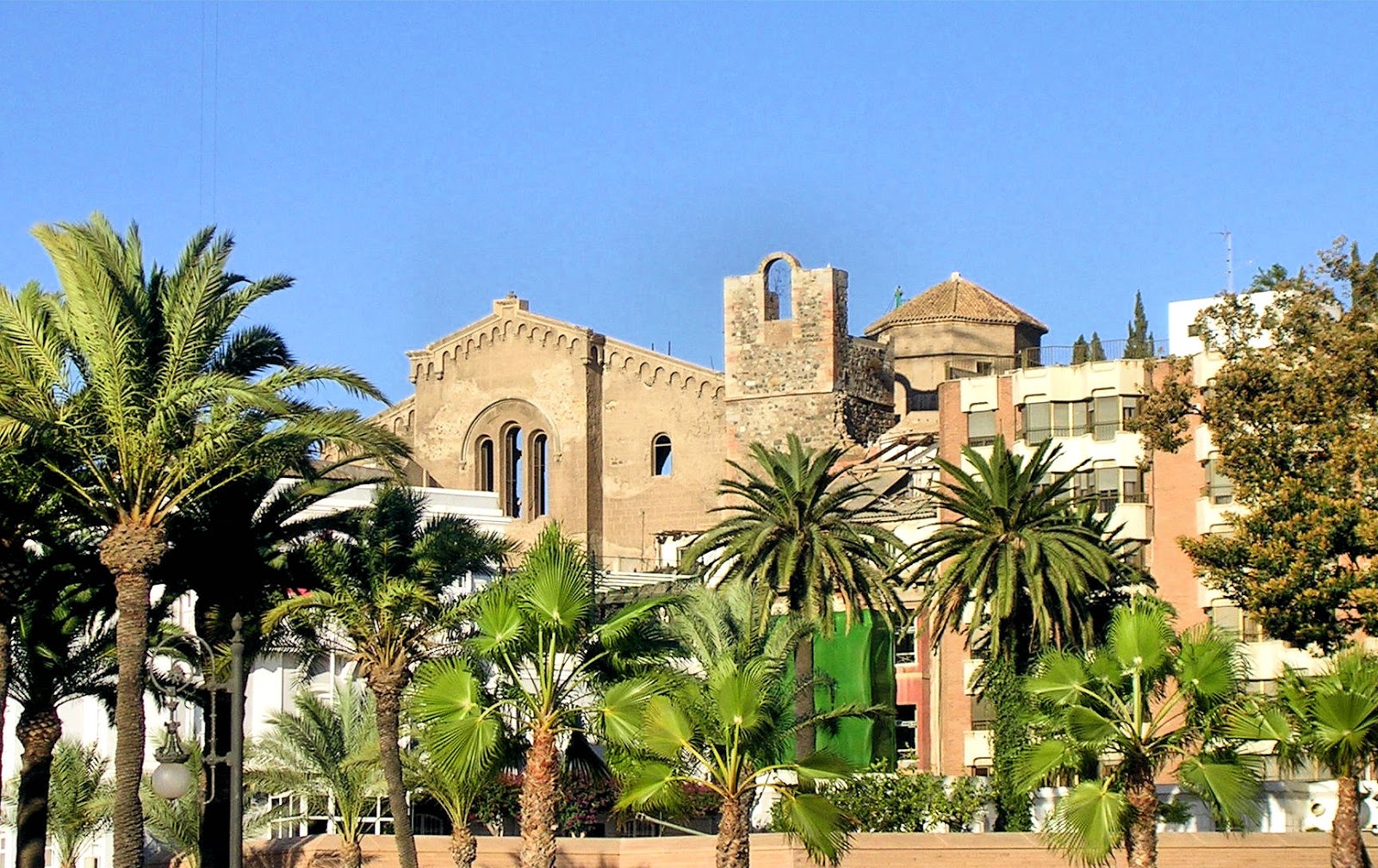 The 13th-century cathedral of Santa María la Vieja. Photo: Ventimiglia, WikiMedia.org.
