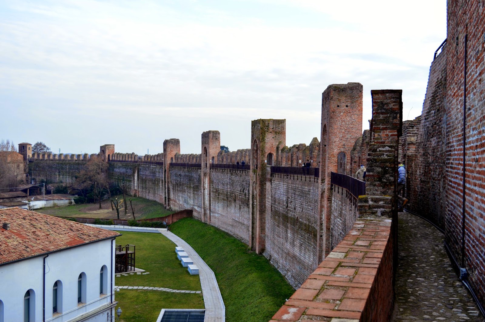 Una passeggiata sulle mura di Cittadella - Montagna di Viaggi