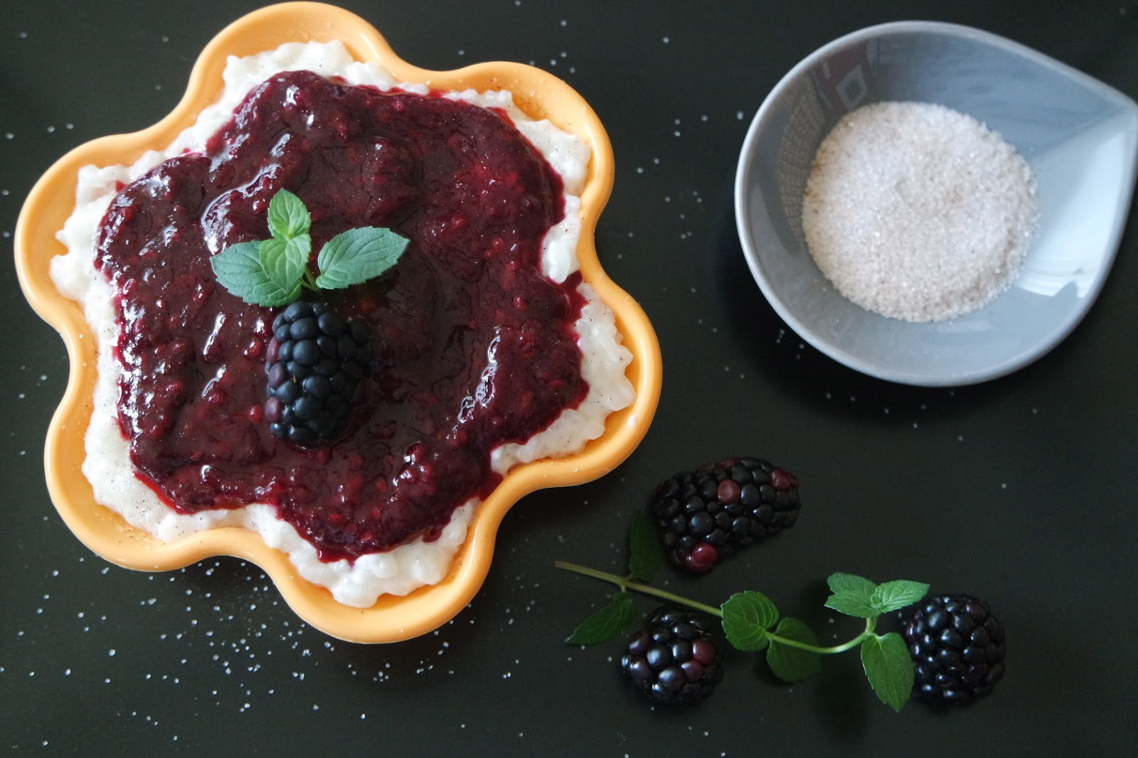 Einfach mal Milchreis mit Pep durch Holunder-Brombeeren - Filine bloggt