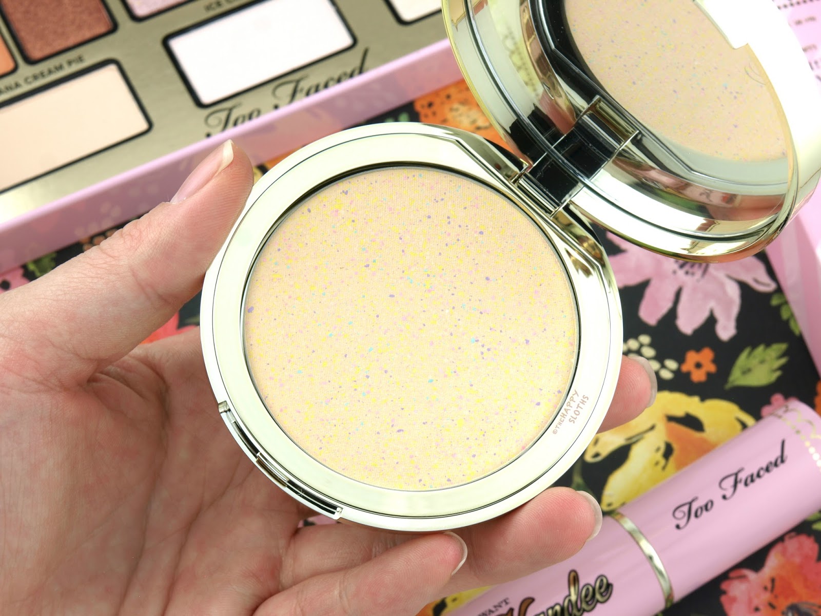 Too Faced x Kandee Johnson | I Want Kandee Banana Pudding Brightening Face Powder: Review and Swatches