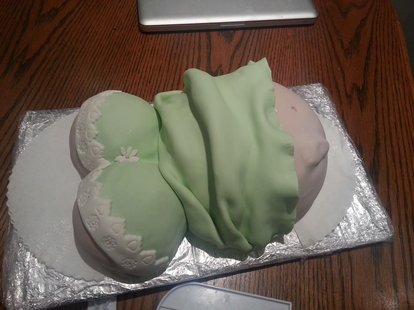 GogaBakar Baby shower cake