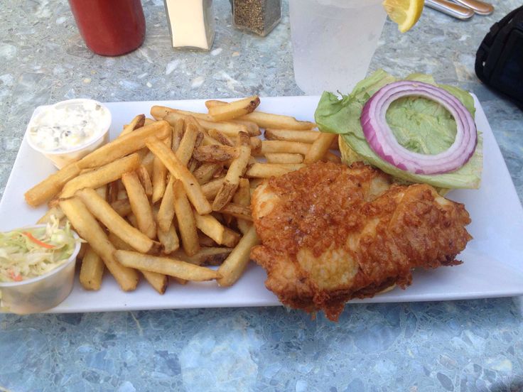 Bobby DoTube Lifestyle Blogger and Reviews Harry's Oyster Bar and