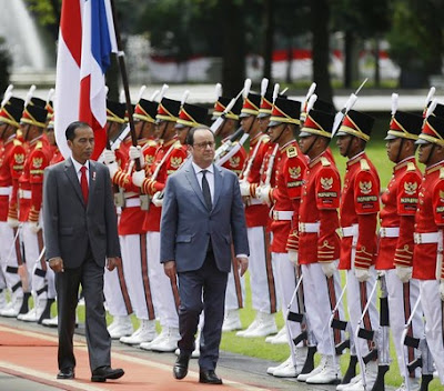 Indonesian President Joko Widodo and French President François Hollande Indonesian President Joko Widodo and French President François Hollande