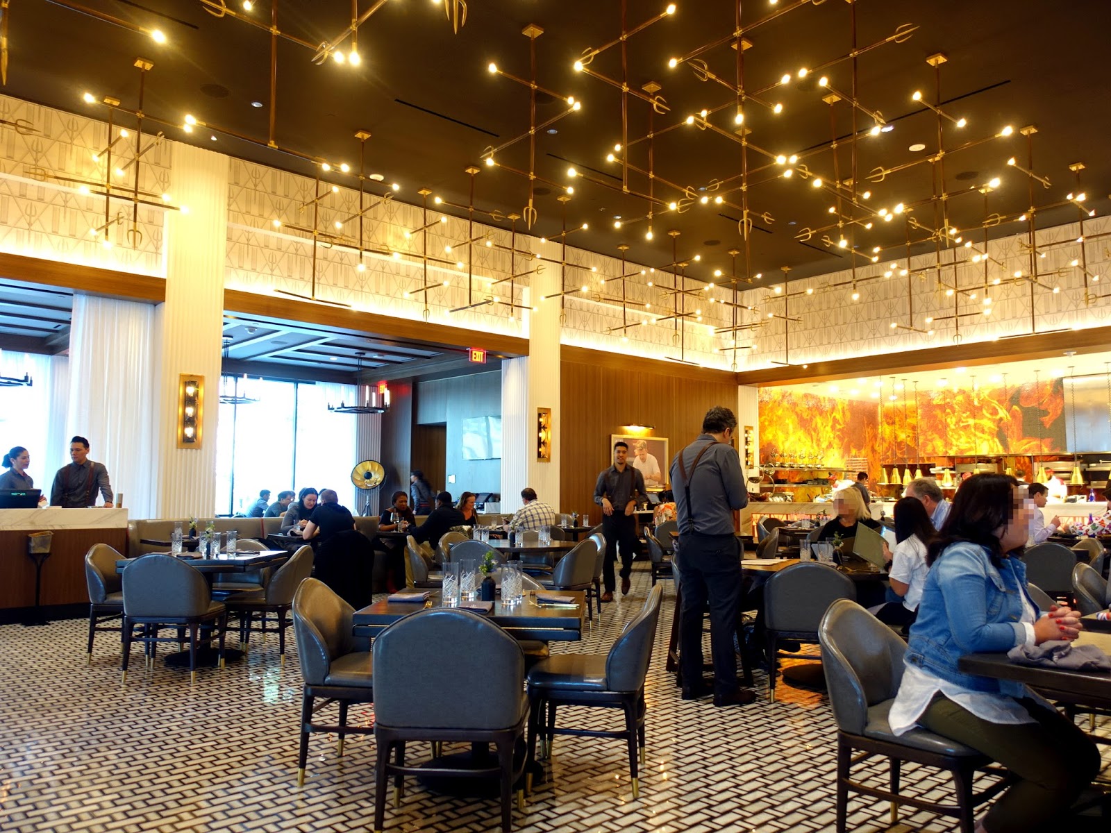 Gordon Ramsay Hell's Kitchen (Las Vegas, USA) ★★★★☆ A traveling