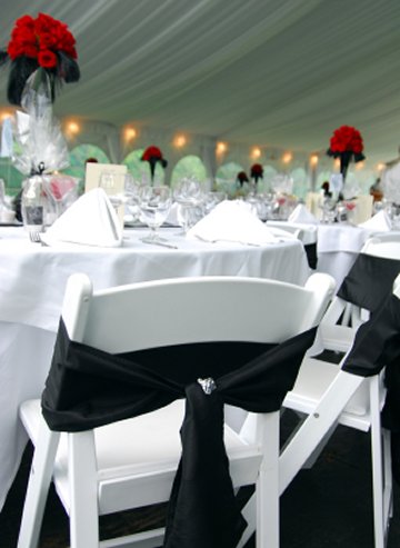 Jevon S Blog Fl Arrangement For Wedding Use The Chocolate Brown Black And White Wedding With Red Accents