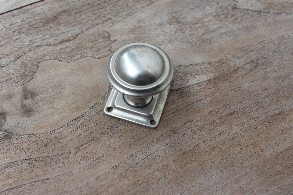 Antikpisan: Kenop Pintu / Tarikan Pintu Antik