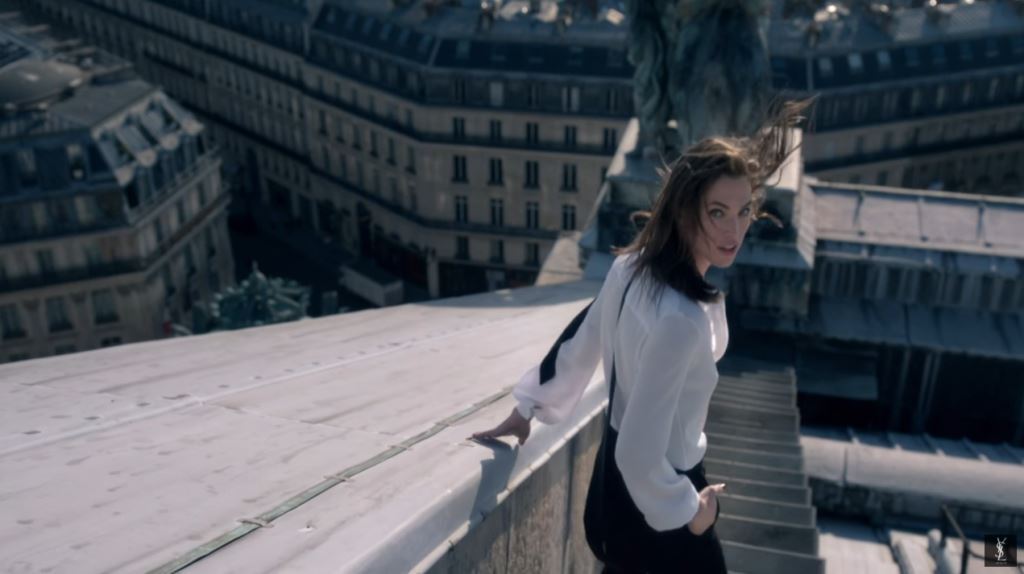 modella modello foto Pubblicità profumo Mon Paris di Yves Saint Laurent: 2016 testimonial