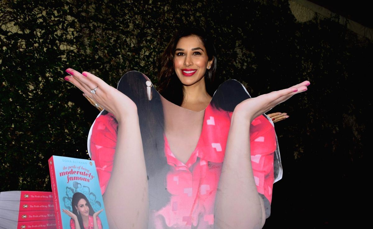 Singer Sophie Choudry at the book launch Moderates Famous in Mumbai