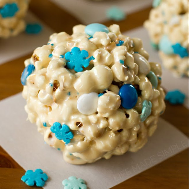 Popcorn Snowballs #party #desserts