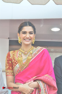 Actress Sonam Kapoor Launch Kalyan Jewellers Anna Nagar Showroom  0002