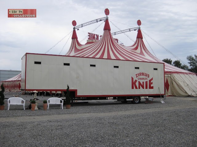 chapiteau et camion du cirque