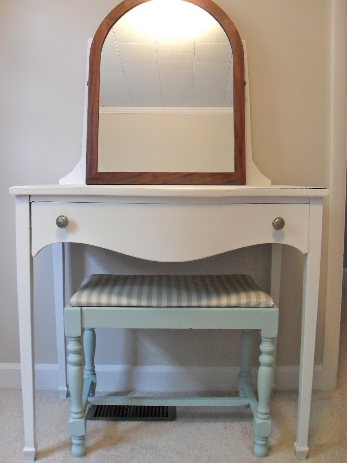 The Remodeled Life A Bench & Vanity Remake