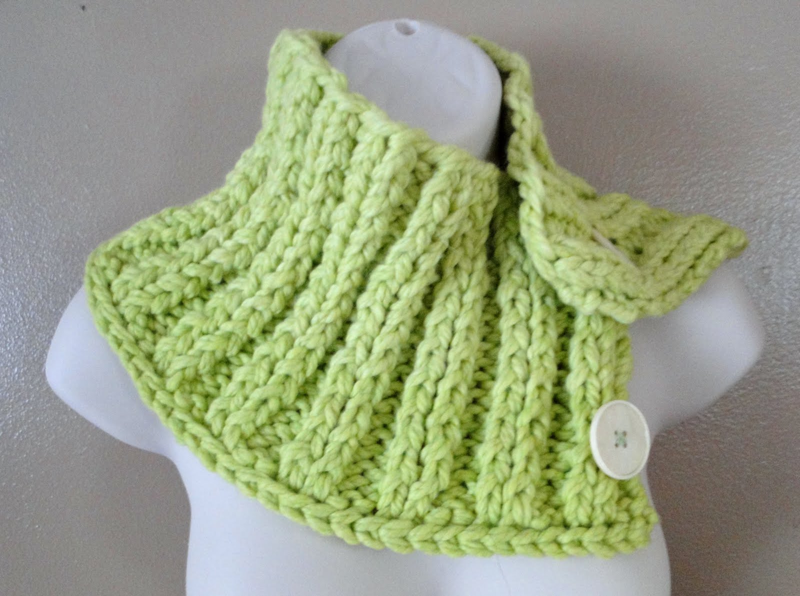 Ruby Knits: Green Thick Ribbed Buttoned Neck Warmer
