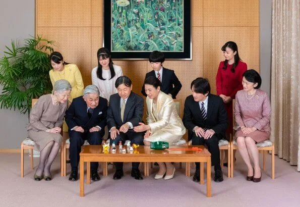 Emperor Naruhito, Empress Masako, Princess Aiko, Princess Mako, Princess Kako, Prince Akishino, Crown Princess Kiko, Former Emperor and Empress