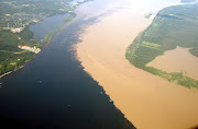 Confluence of Rio Negro and the Solimoes. (encontro do negro solimoes)
