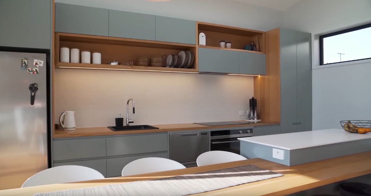 10 Photos vs. 35 Roche Street, Wanaka, Central Otago - High End Home & Interior Design Tour