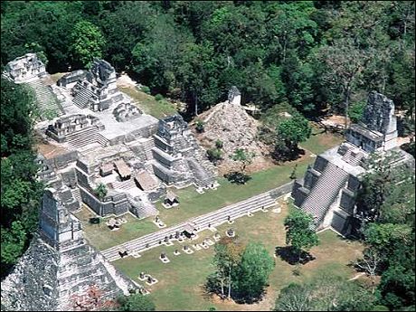 Antigua ciudad maya de Tikal en Guatemala