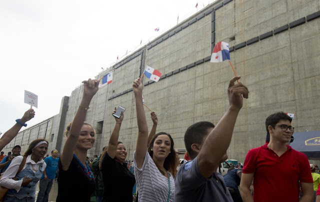 Celebrations on installation of final set of lock gates at Panama canal