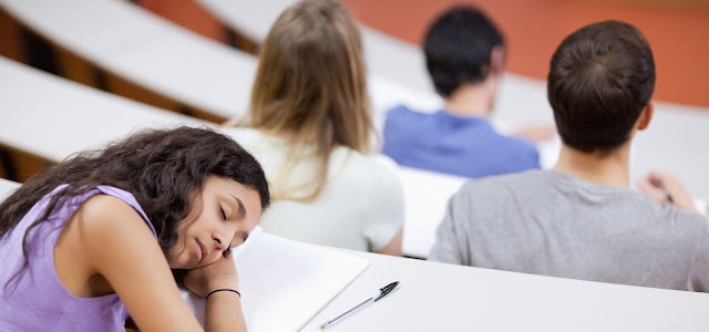 10 Gambar Tertidur di Kelas