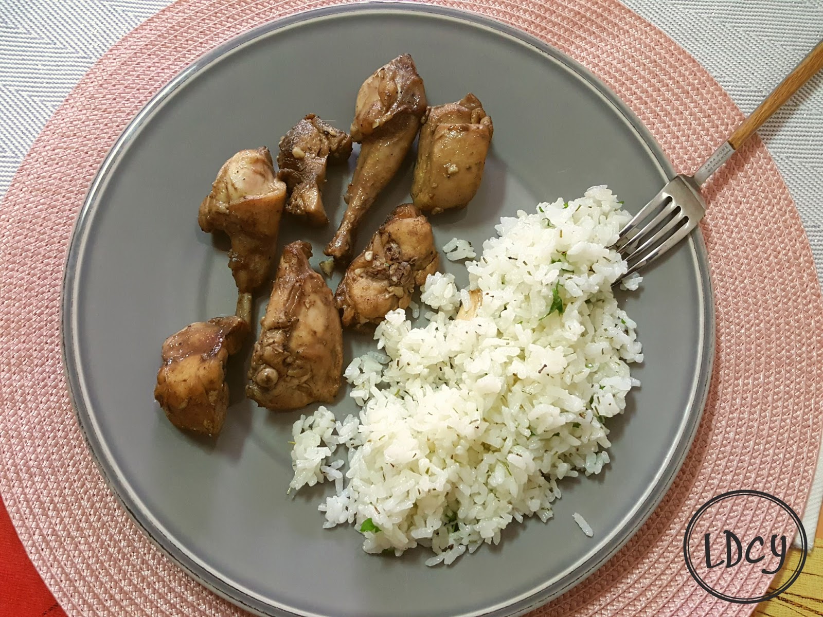 LOS DOMINGOS COCINO YO: ARROZ CON CONEJO AL AJILLO/Rice with garlic marinated rabbit