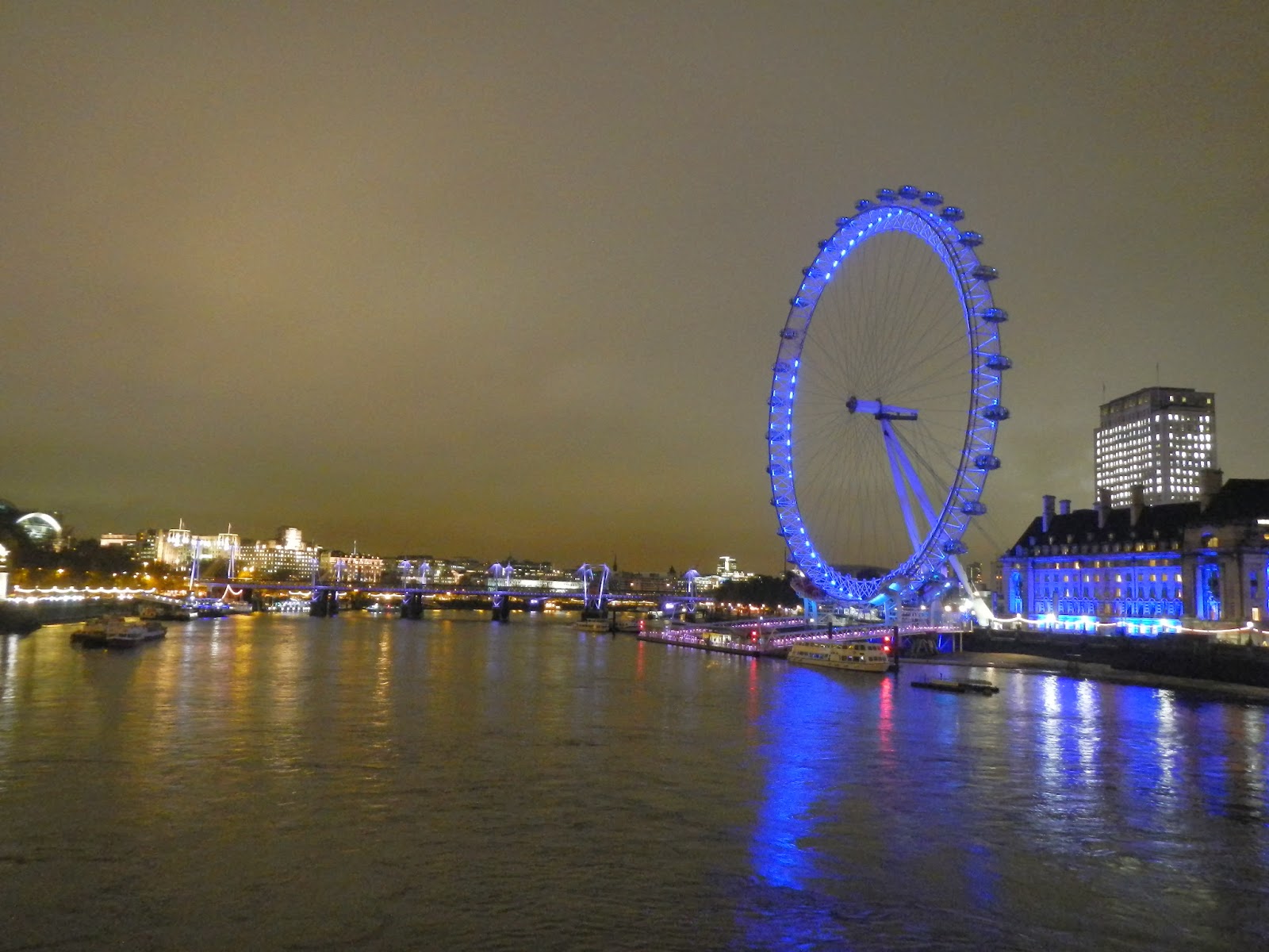 LONDON, RED, BLACK AND WHITE Blog literario y fotográfico