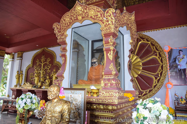Wat Khunaram in Ko Samui