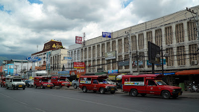 Red songthaews waiting at Chang Puak gate