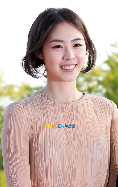 Lee Yeon-hee becomes Jo In-seong's lover in "Kwon Bob" | Korean movies