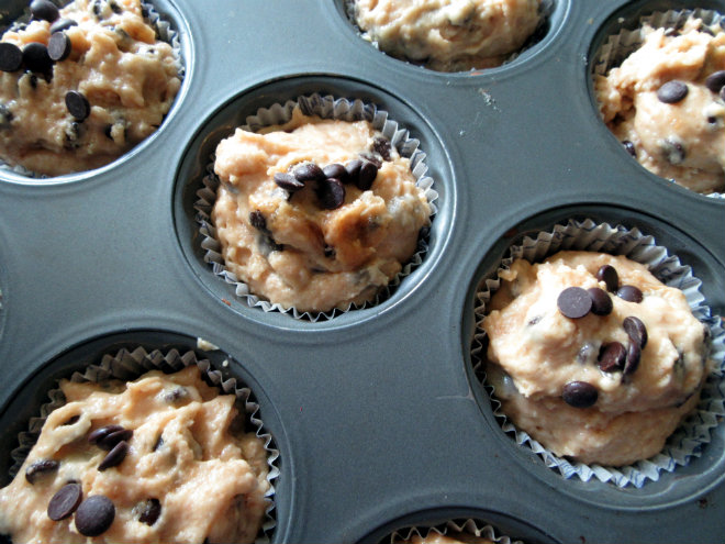 Peanut butter chocolate drops muffins by Laka kuharica: spoon the batter into the into the greased muffin tins, sprinkle with chocolate drops.